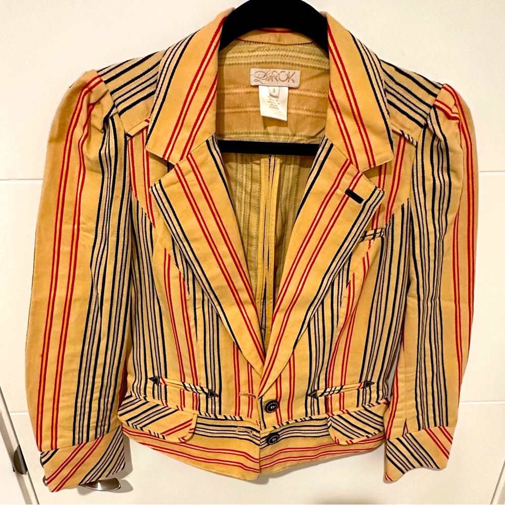 ‼️LA ROK STRIPED CROPPED BLAZER‼️SIZE S TAILORED FIT.